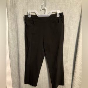 TIME & TRU capri pants in black color. Size small (4-6) NWOT